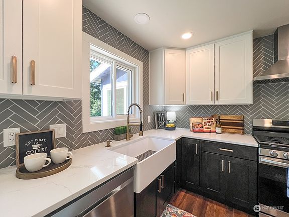 3rd image of 5015 NE 187th Street