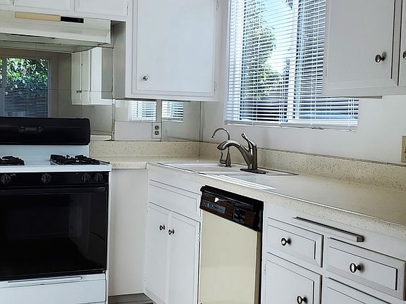 2nd image of 4848 San Gordiano Ave APT C