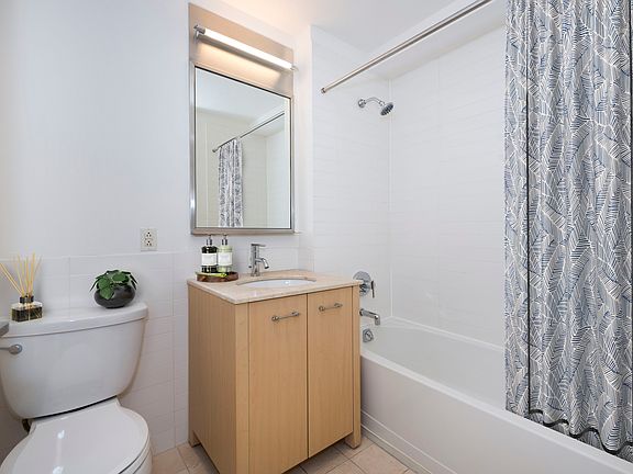 5th image of 88 Leonard St APT 1603