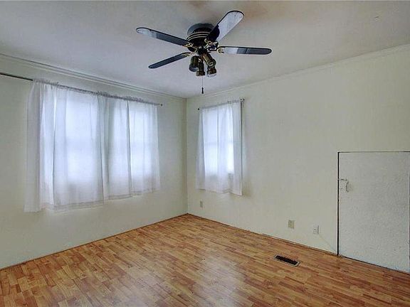 3rd image of 4734 Mercier St
