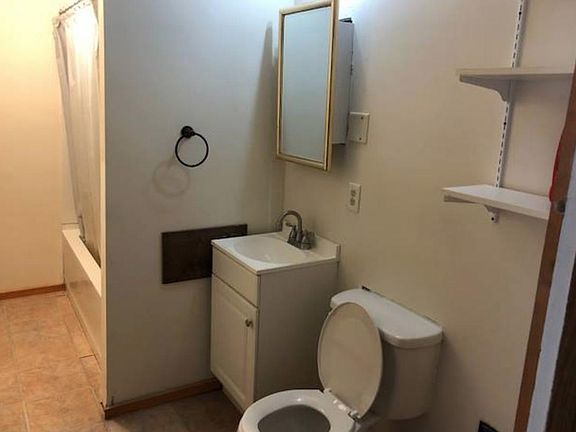 4th image of 626 Henry St