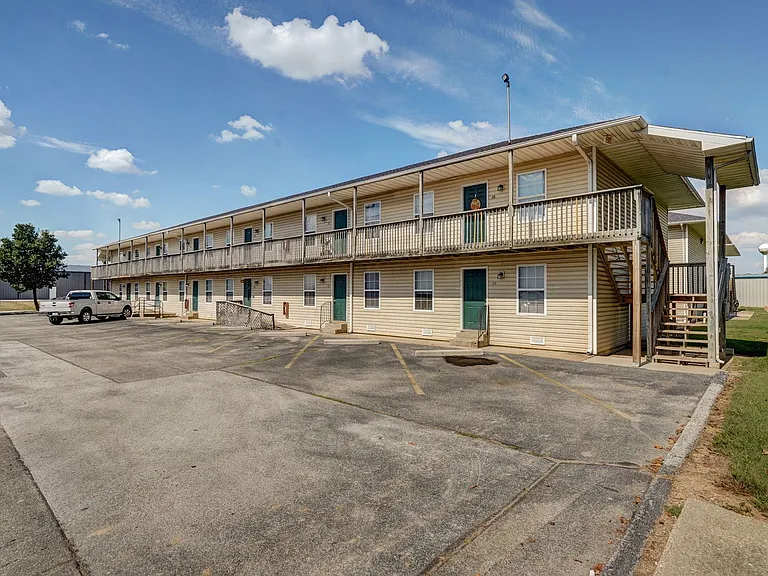 Bradford Terrace Apartments / 420 Britt Lane, RG — Photo 4