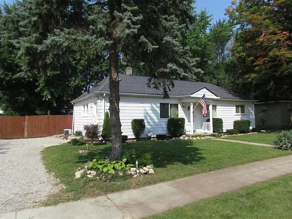 2nd image of 1762 Emerson Ave