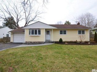 8 Jones Ln, Huntington, NY 11743