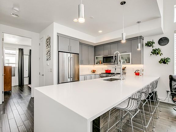 4th image of 3034 N Wilson Ct #1