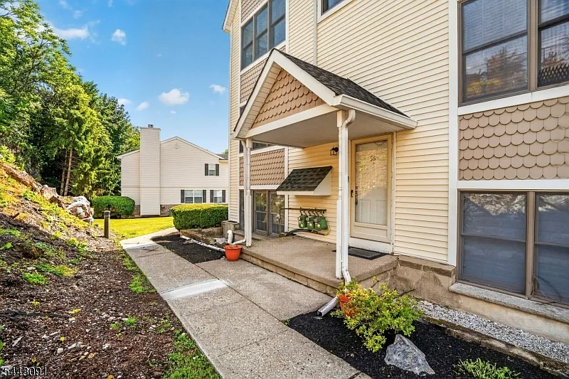 56 Portsmouth Ct