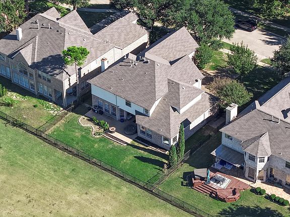 3rd image of 4909 Walton Heath Dr