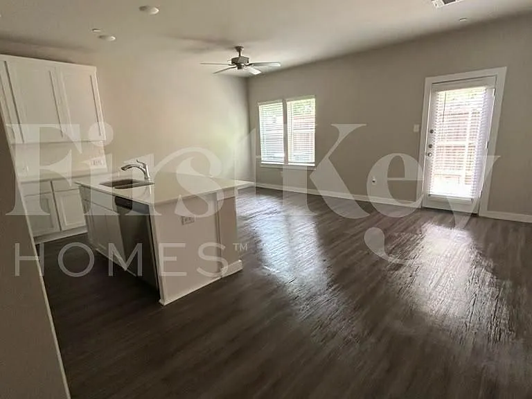 305 N Centro Cir — Photo 3