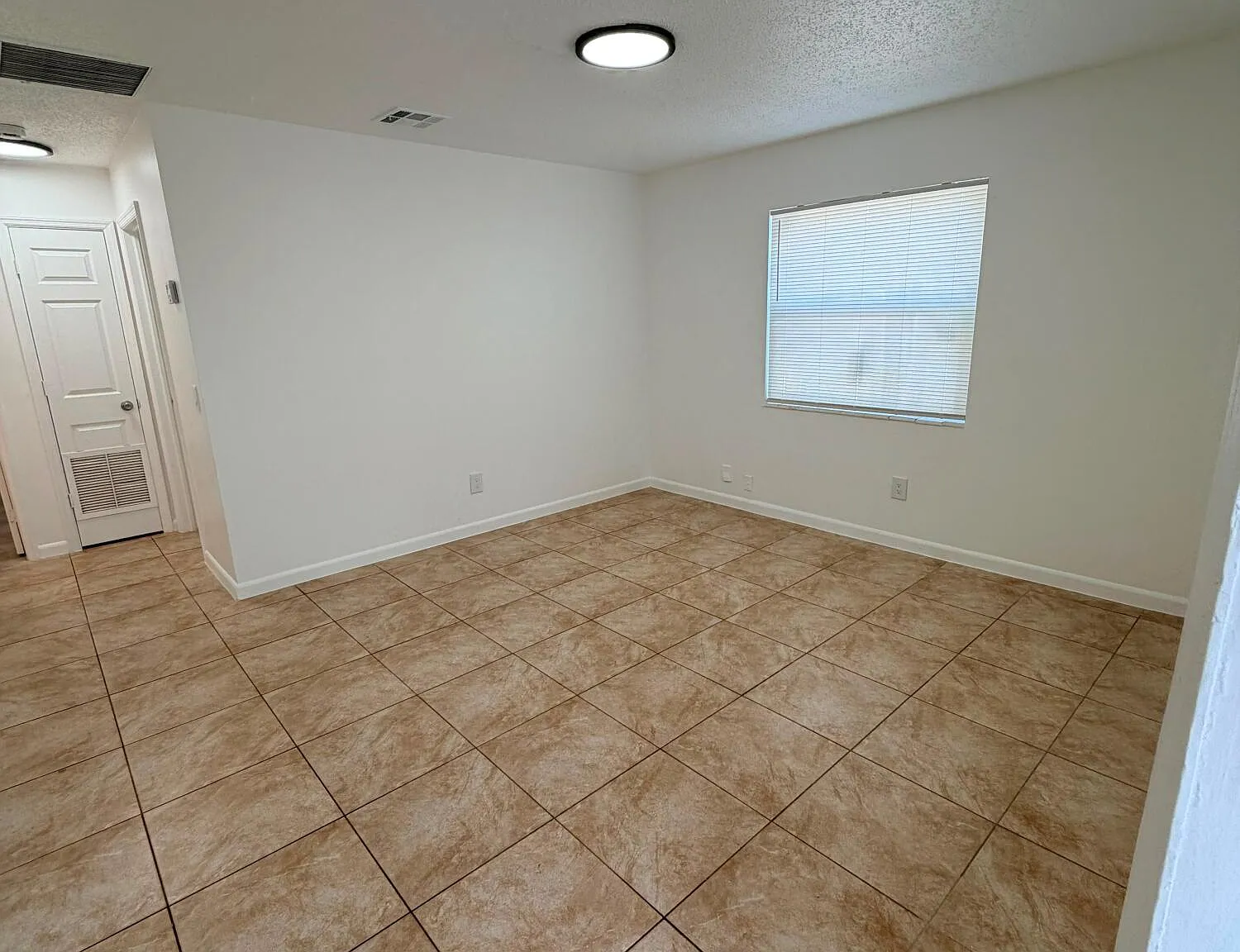 2 bed, 1.0 bath, 850 sqft, $2,000 — Photo 2