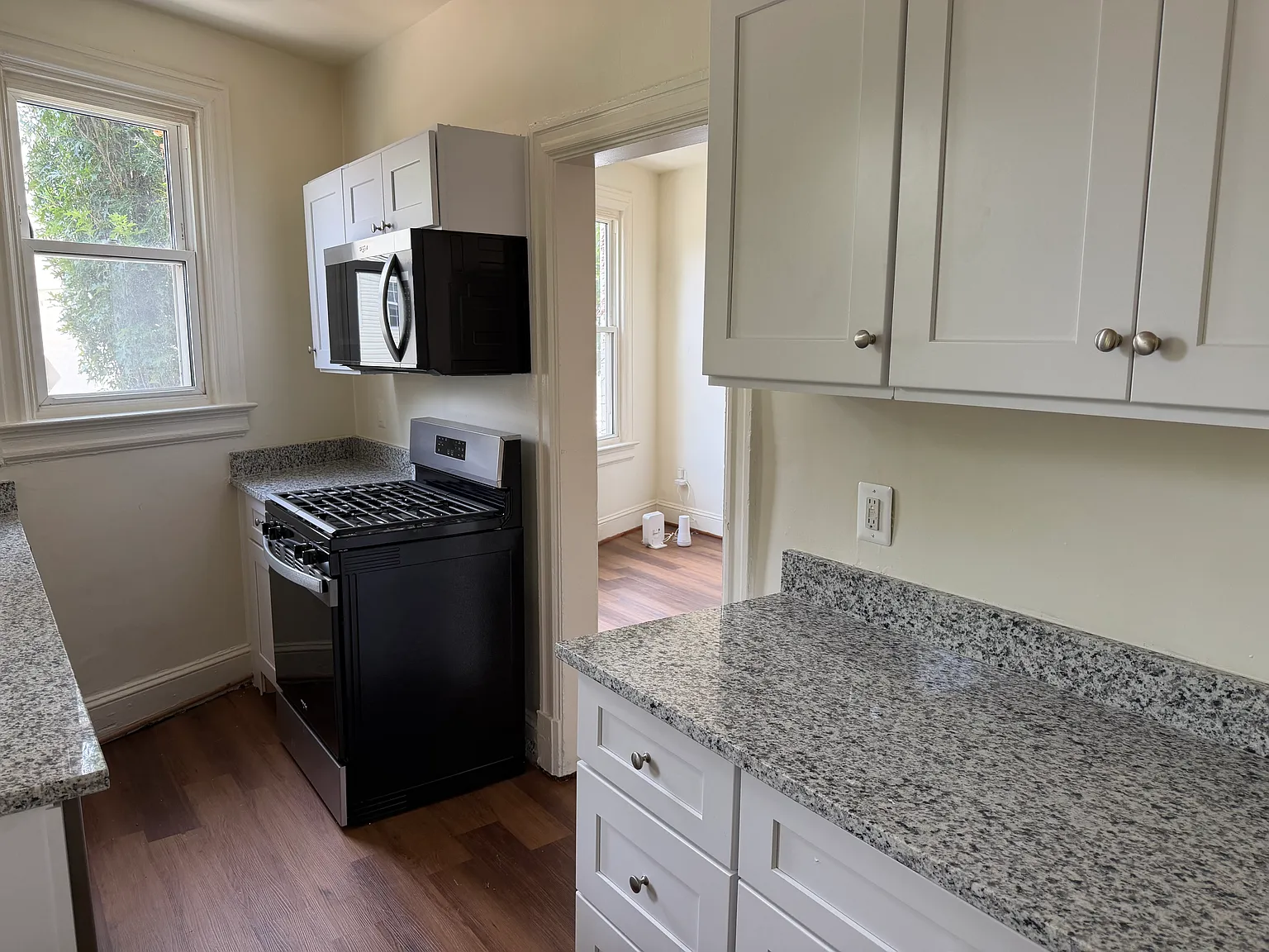 4 bed, 1854 sqft, $4,950 — Photo 3
