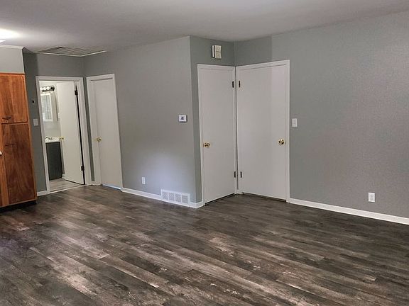 3rd image of 3001 Oakland Ave #3003