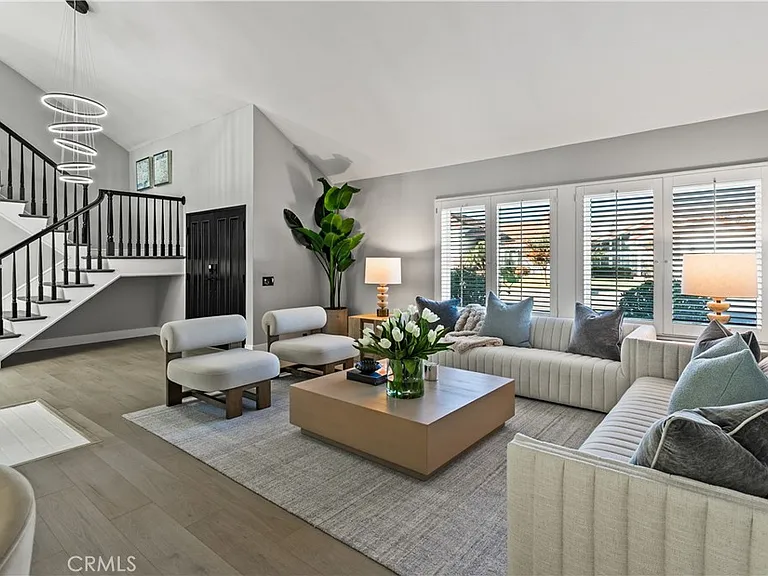 9882 Kings Canyon Dr — Photo 3