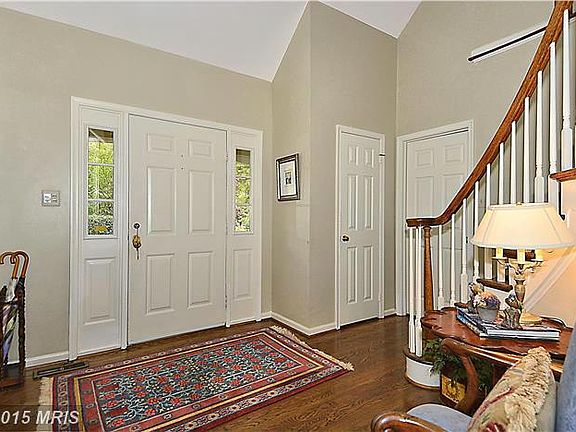 Front door w/side-lights, spacious foyer