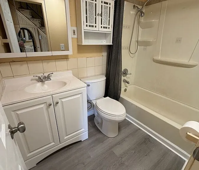 4663 N Logan St — Photo 3