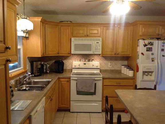 4th image of 25 Long Meadow Dr