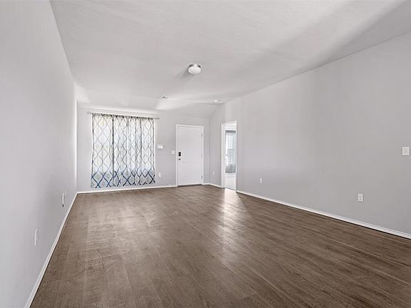 5th image of 1918 Oak Tree Ct
