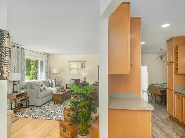 621 Susan Dr, Ann Arbor, MI 48103