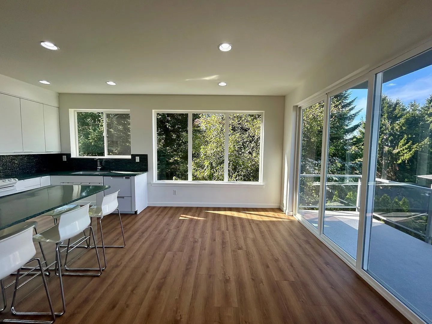 8761 Semiahmoo Dr — Photo 3