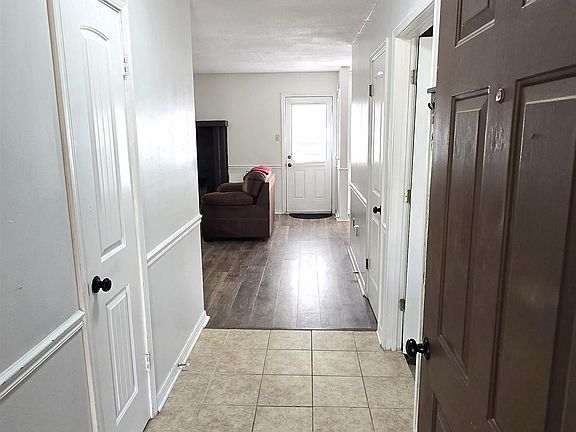 2nd image of 9 Raccoon Trl