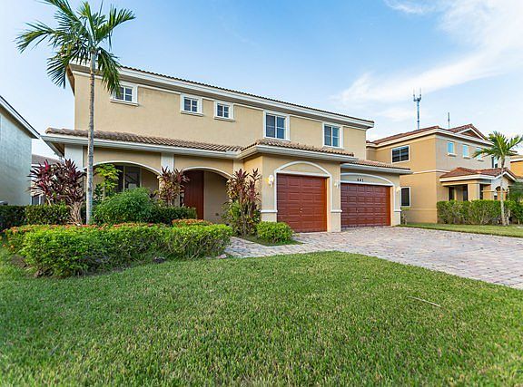 4th image of 947 NW 205th St