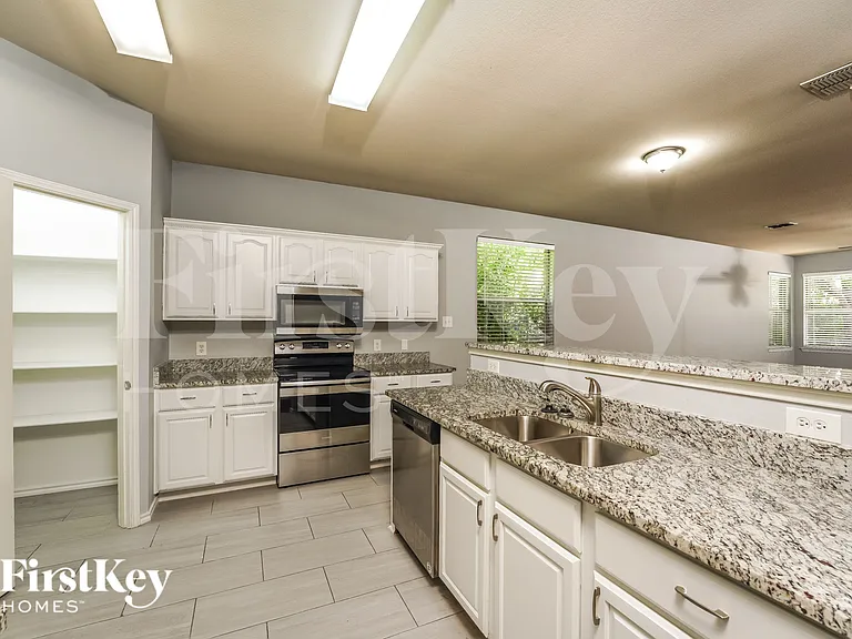 2325 Sumac Ct — Photo 8