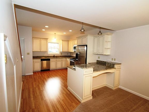 5th image of 157 Blackbird Village Cir