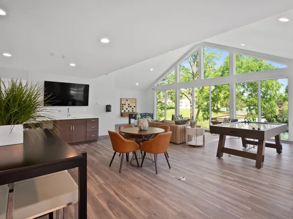 Lago Vista Apartments