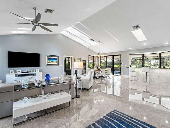 3rd image of 10619 Spicewood Trail