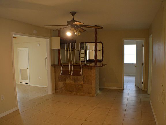 3rd image of 1002 Ballard Pl