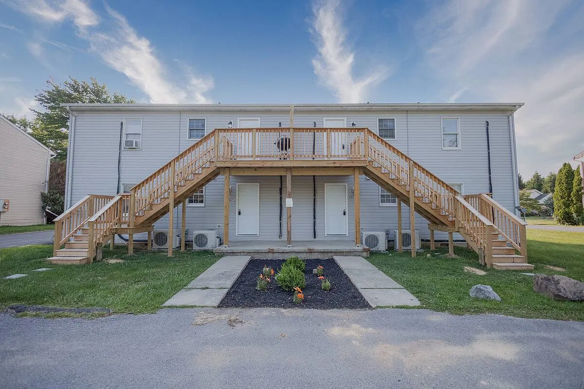 2 bed, 1000 sqft, $1,950 — Photo 1