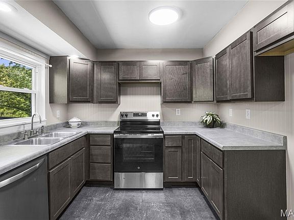 5th image of 23 Juanita Dr