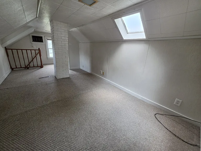 739 Churchill St — Photo 19