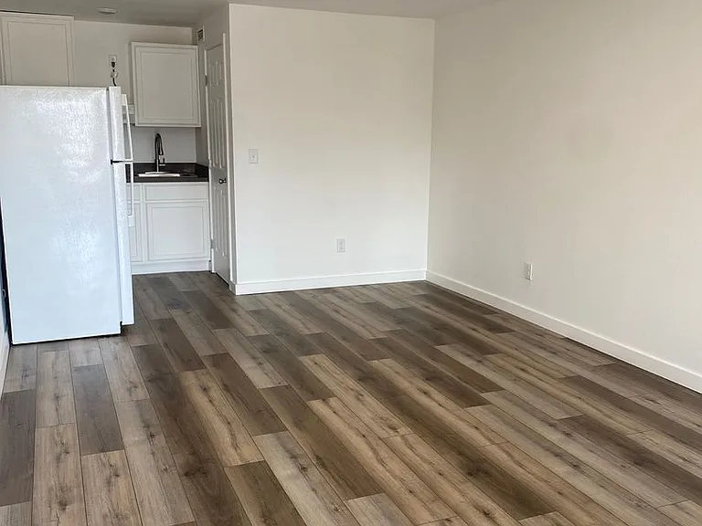 345 E Oregon Ave — Photo 1