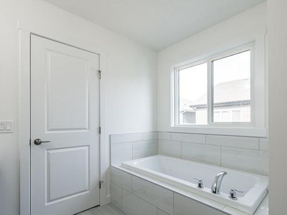 5th image of 4707 Hawthorn Ln SW