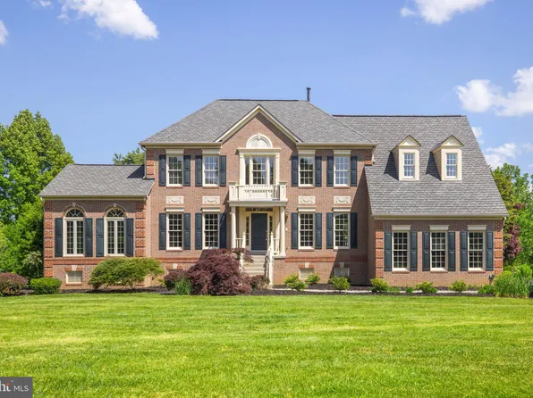 862 Forestville Meadows Dr, Great Falls, VA 22066