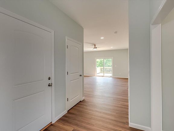 4th image of 312 Blue Spruce Dr