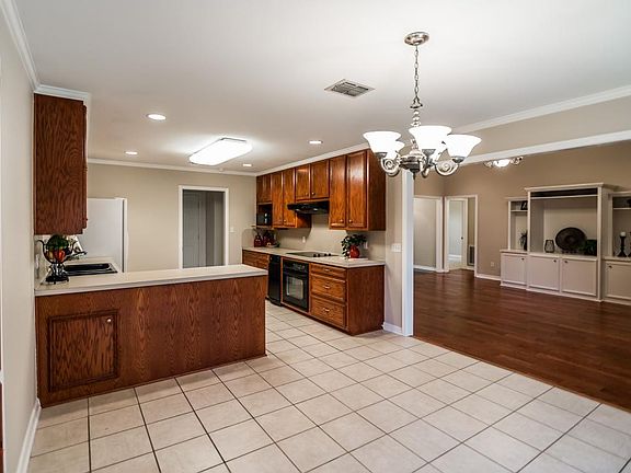 3rd image of 973 Azalea Garden Dr