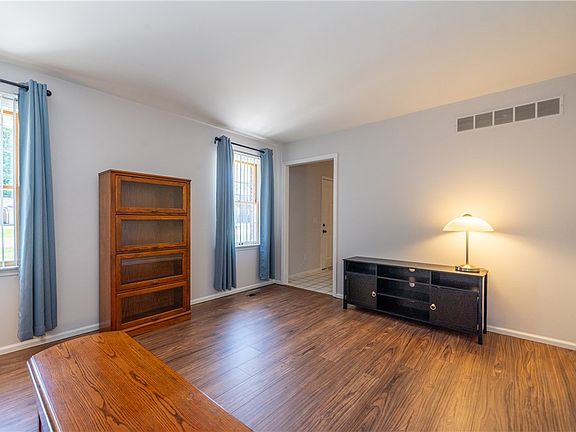 4th image of 620 Vinnedge Ave
