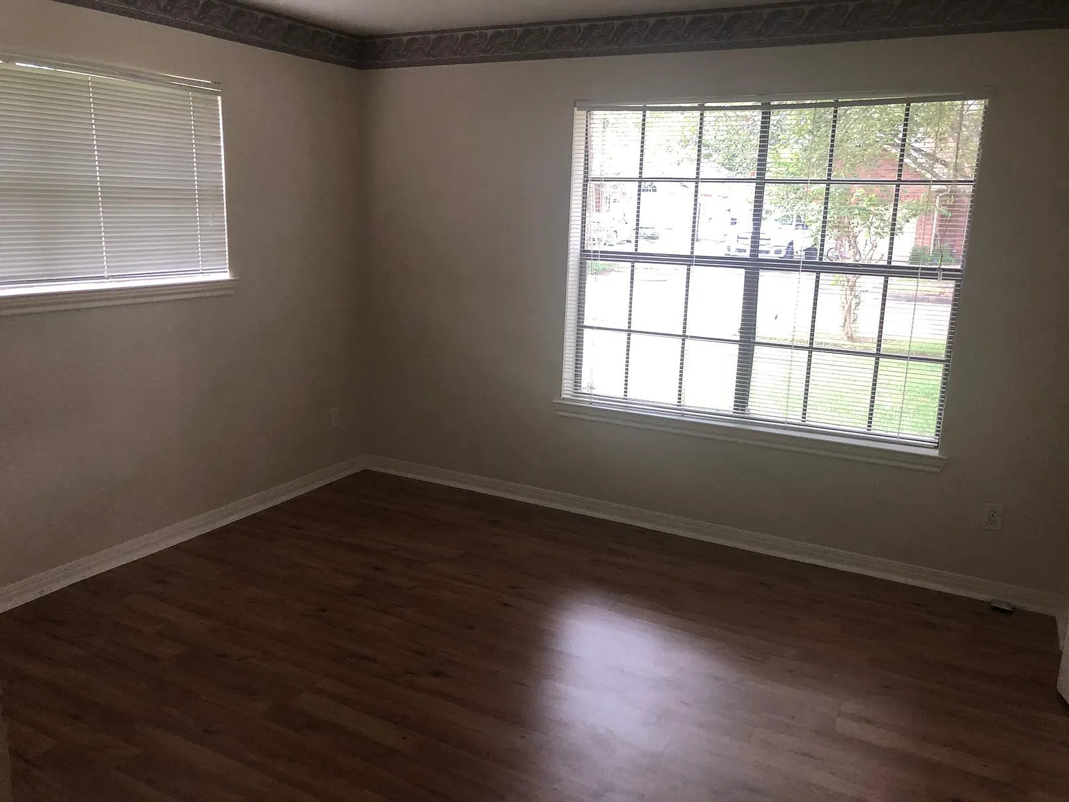 3 bed, 2300 sqft, $2,400 — Photo 2