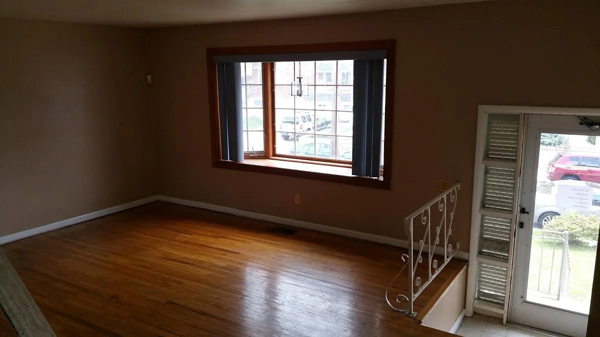 3 bed, 1.5 bath, 1360 sqft, $2,150 — Photo 2