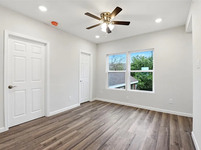 7010 Brownsville St — Photo 8