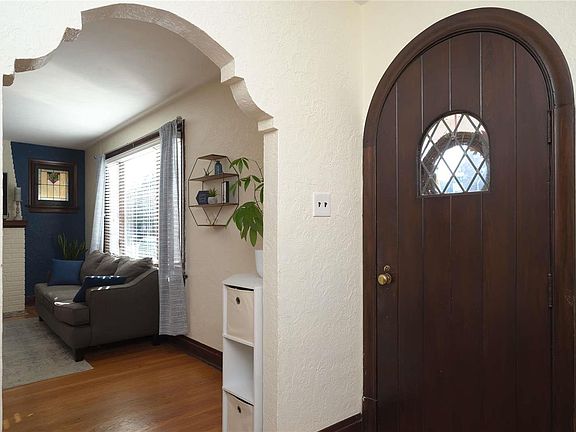 3rd image of 6325 Tholozan Ave