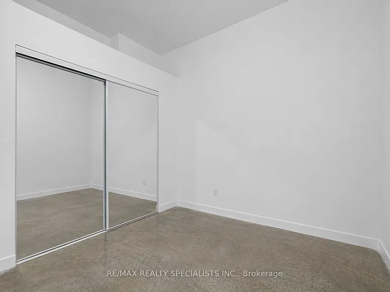 569 King St E #301 — Photo 5