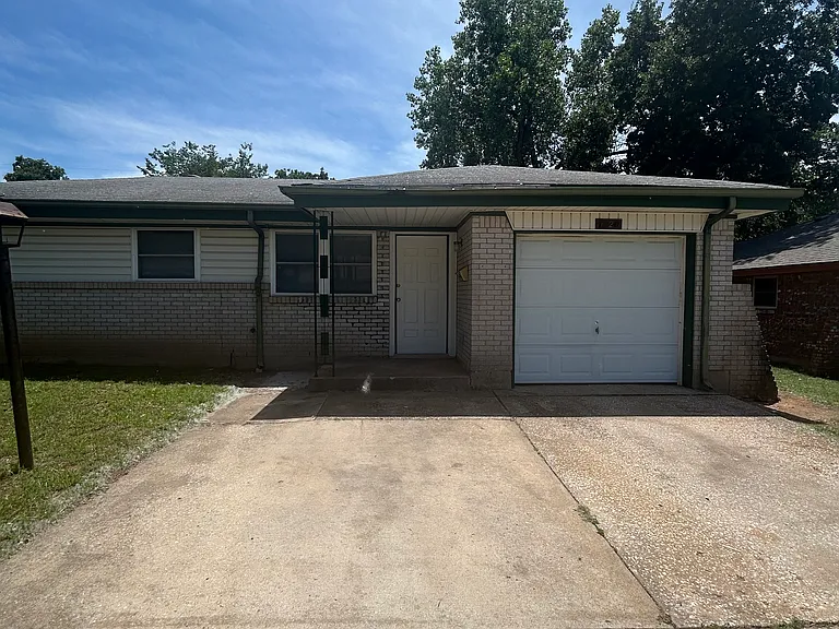 1320 Parkwoods Ter — Photo 13