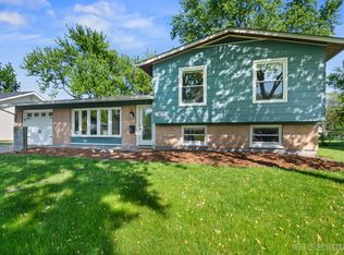 7875 Berkshire Dr, Hanover Park, IL