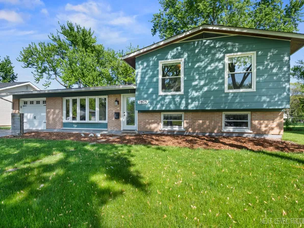 7875 Berkshire Dr, Hanover Park, IL 60133