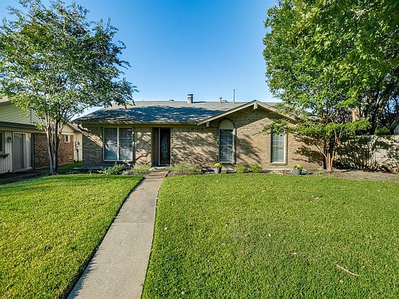 2nd image of 545 Doral Pl