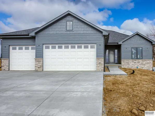 2835 Southern Hills Dr, Blair, NE 68008