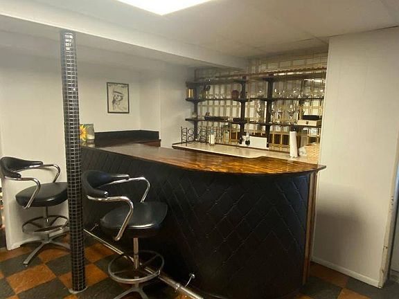 5th image of 222 118th Ave #Basement