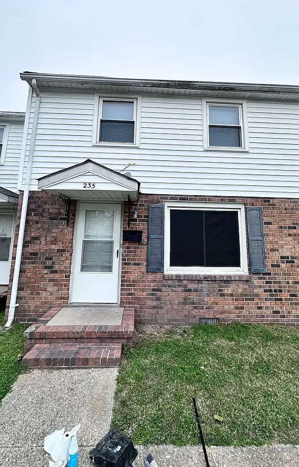 2 bed, 1.5 bath, 1050 sqft, $1,275 — Photo 1